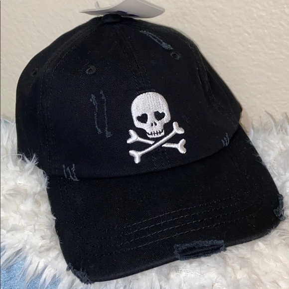 Accessories - NWT skull baseball cap or hat